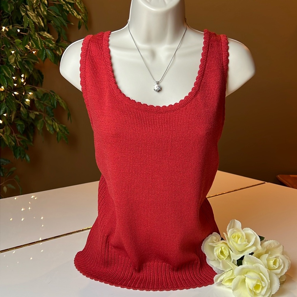 ❤️ST. JOHN KNIT RED KNIT TANK STYLE TOP SIZE MEDIUM❤️